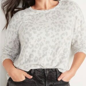 Old Navy Womens Animal Print Long Sleeve Cozy Oversized Soft Top Sweater Size M